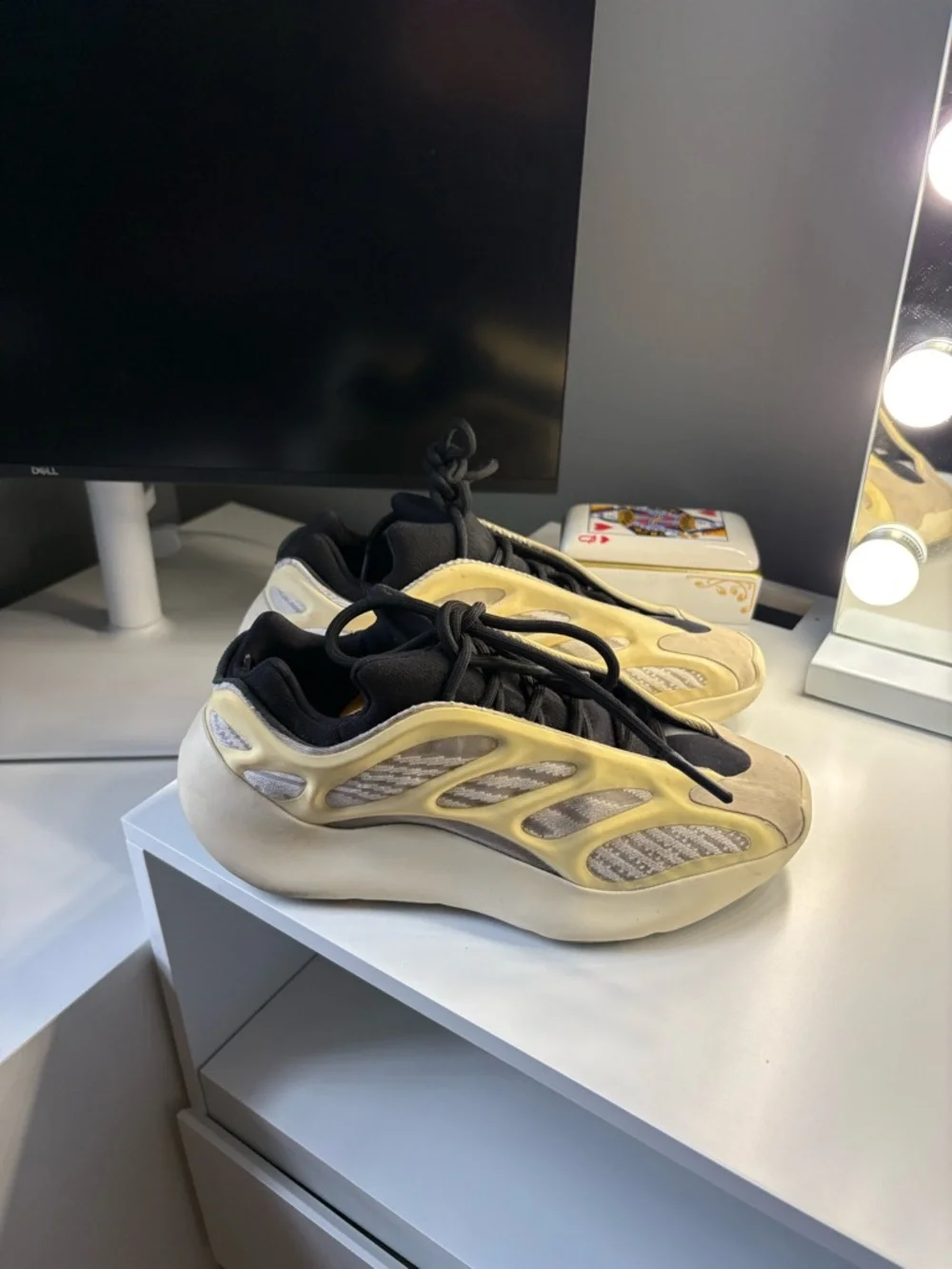 Adidas Yeezy 700 V3 Azael - Picture 1 of 2
